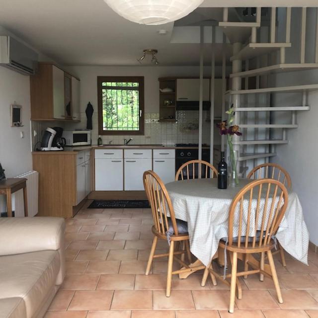 Gite L'Annexe Villelaure Екстер'єр фото