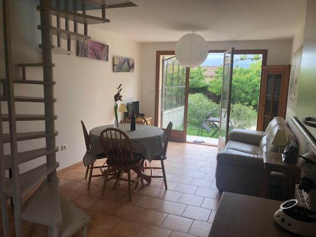 Gite L'Annexe Villelaure Екстер'єр фото